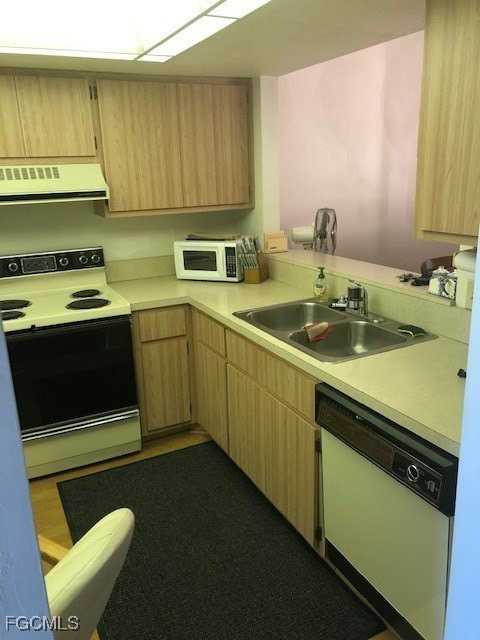 8534 Charter Club Cir Unit 8 #8 - Photo 6 of 15