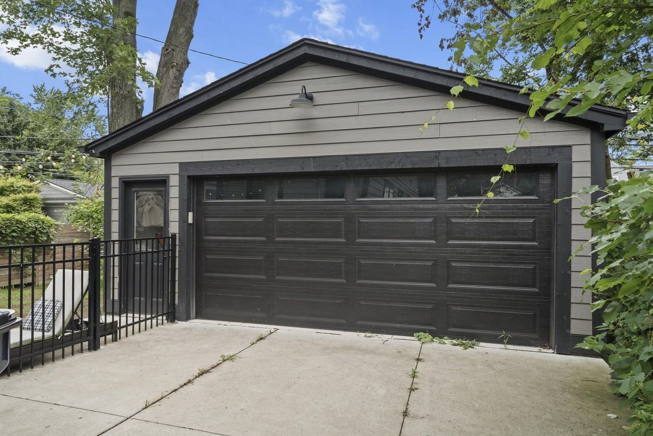 718 North Alexander Avenue - Photo 4 of 50