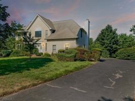 featured image of 9 Colonial Ct