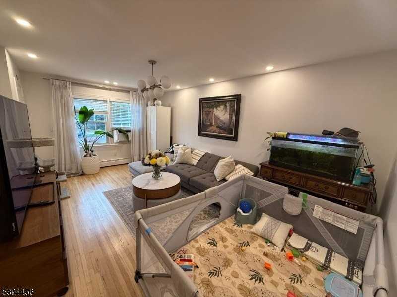 18 Aubrey St - Photo 3 of 20