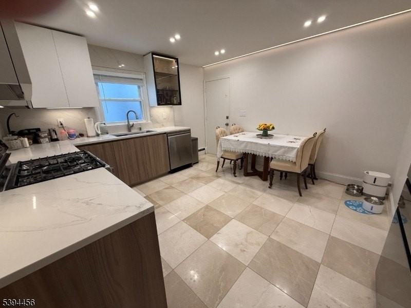 18 Aubrey St - Photo 4 of 20