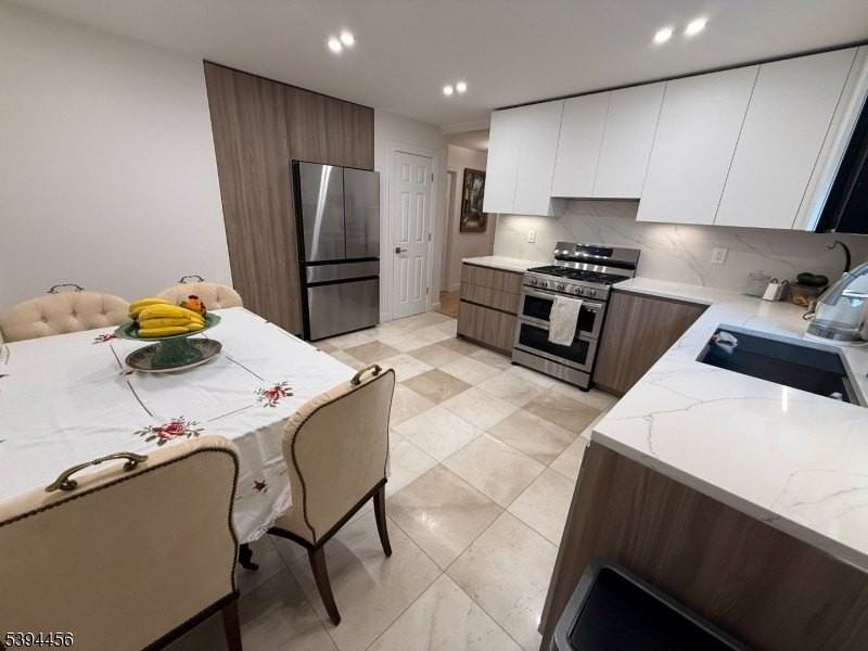 18 Aubrey St - Photo 5 of 20