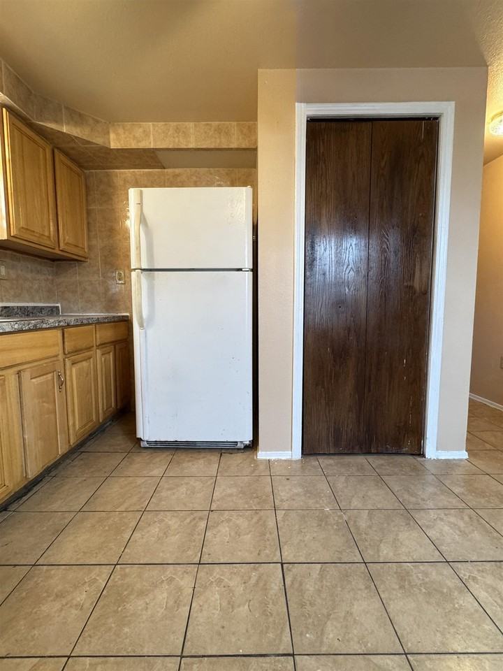 391 Pacific Ave - Photo 4 of 14