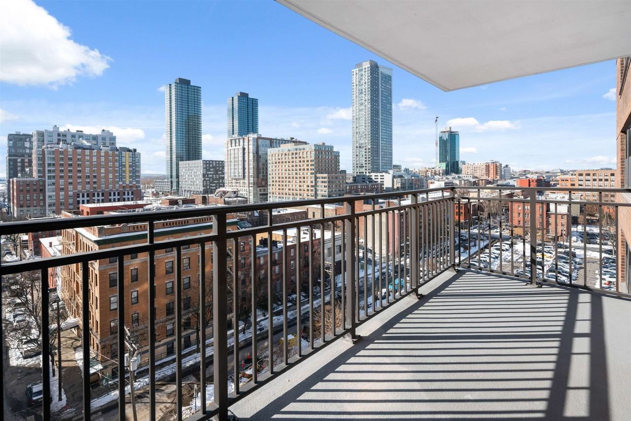 135 Montgomery St #10E - Photo 2 of 7