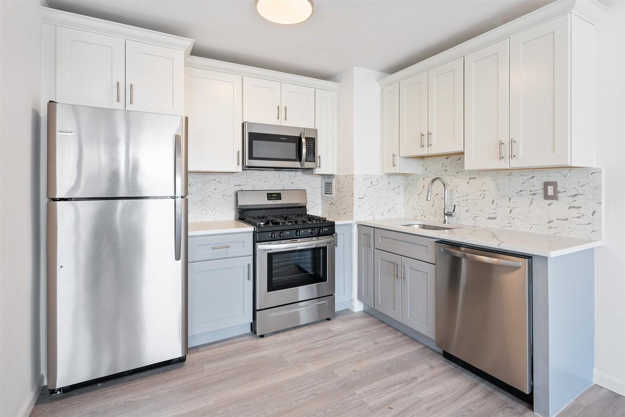 135 Montgomery St #10E - Photo 3 of 7