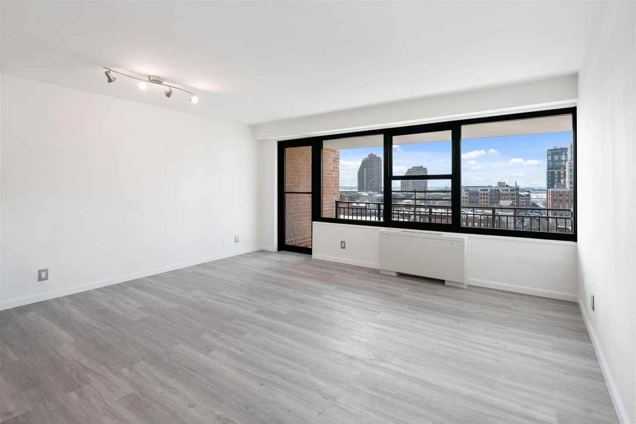 135 Montgomery St #10E - Photo 4 of 7