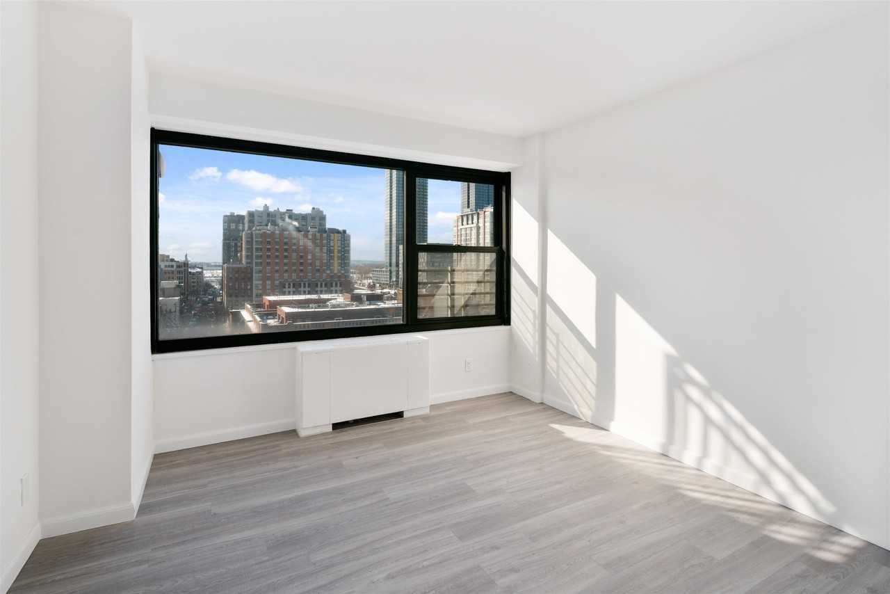 135 Montgomery St #10E - Photo 6 of 7