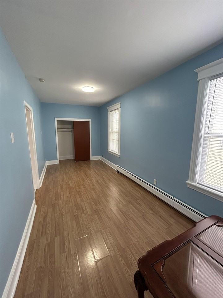 364 Woodlawn Ave #2 - Photo 5 of 9