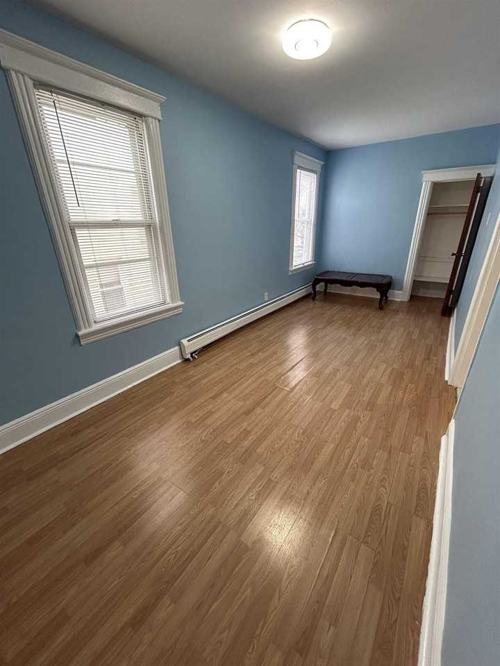 364 Woodlawn Ave #2 - Photo 6 of 9