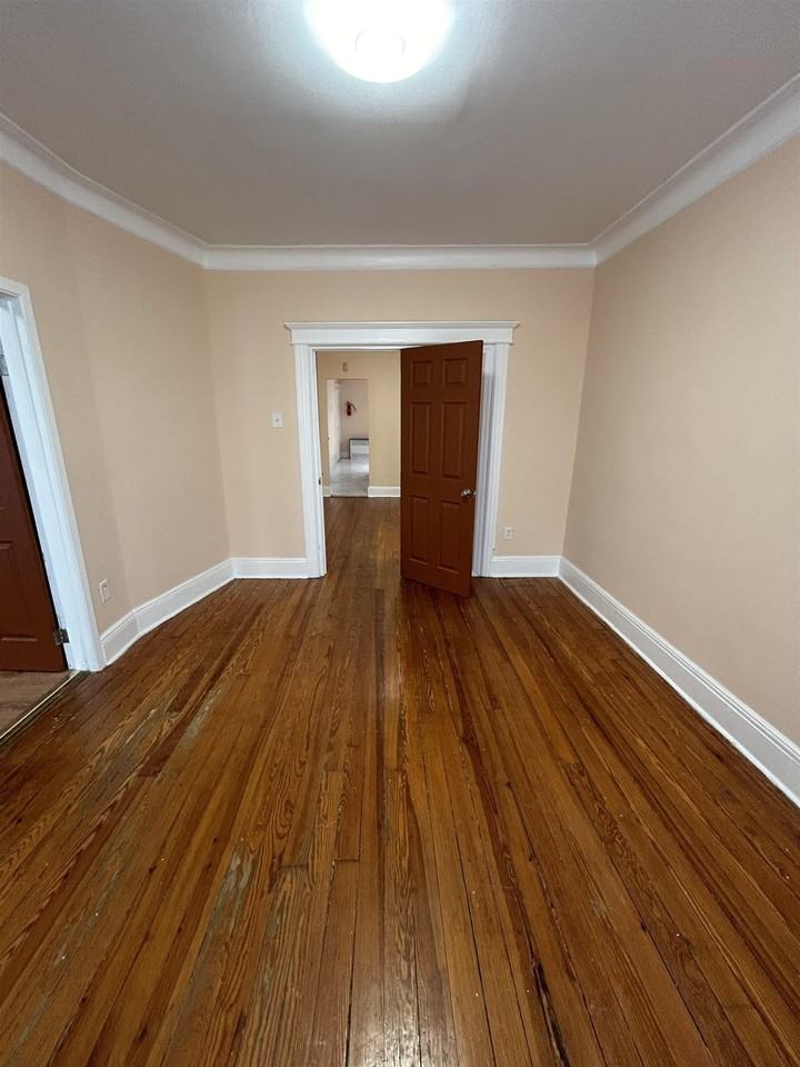 364 Woodlawn Ave #2 - Photo 7 of 9