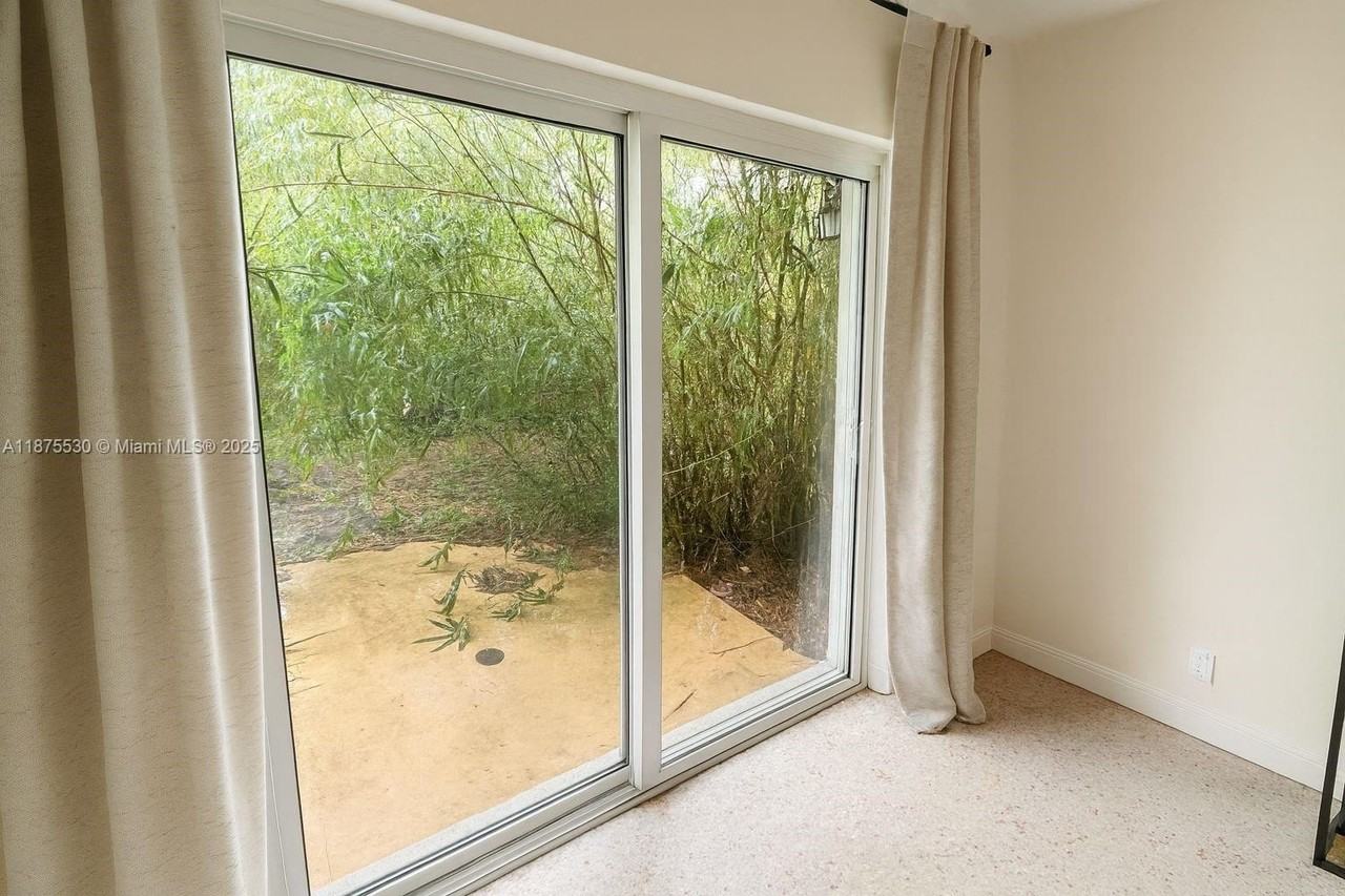 2125 Ne 14th Ave #2 - Photo 4 of 6