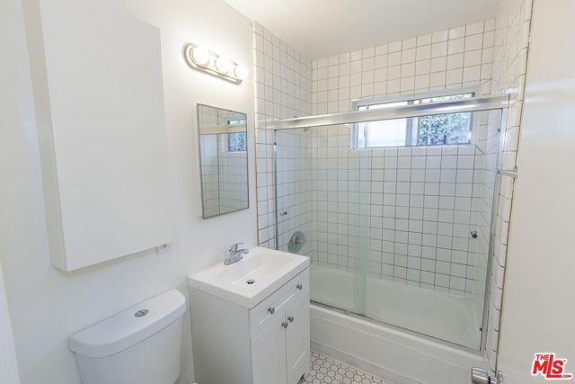 547 Brooks Ave #1-2 - Photo 4 of 8