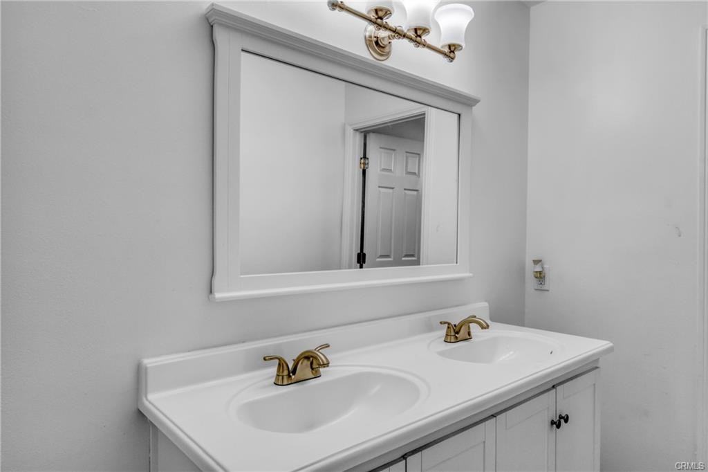 10206 Nevada Ave - Photo 2 of 8