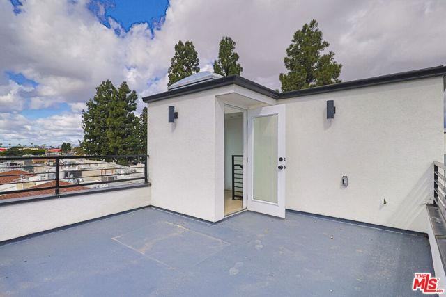 11814 Gilmore St - Photo 2 of 8