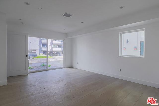 11814 Gilmore St - Photo 5 of 8