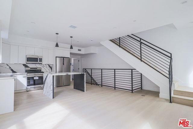 11814 Gilmore St - Photo 6 of 8