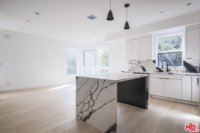 11814 Gilmore St - Photo 7 of 8