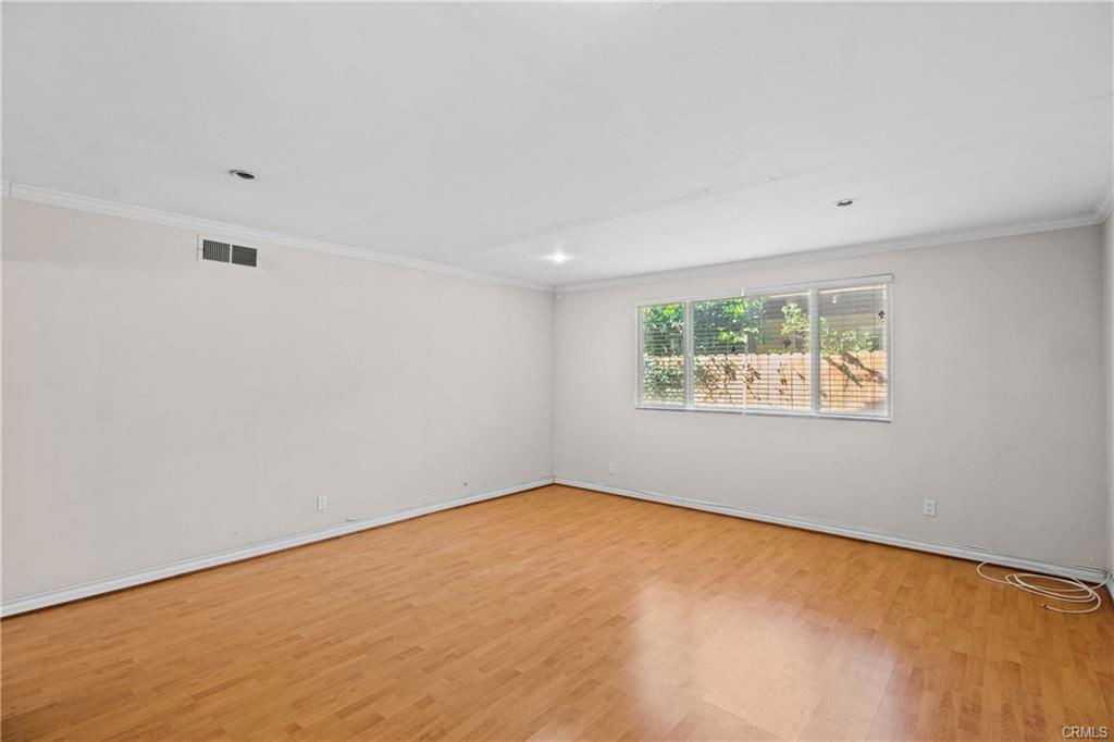 18123 Delano St - Photo 4 of 8