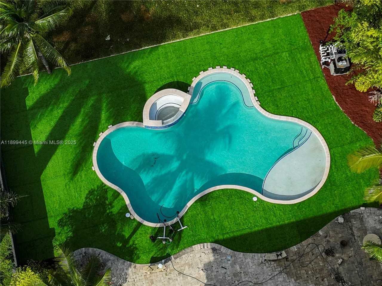 112 Nw 14th Way - Photo 2 of 42