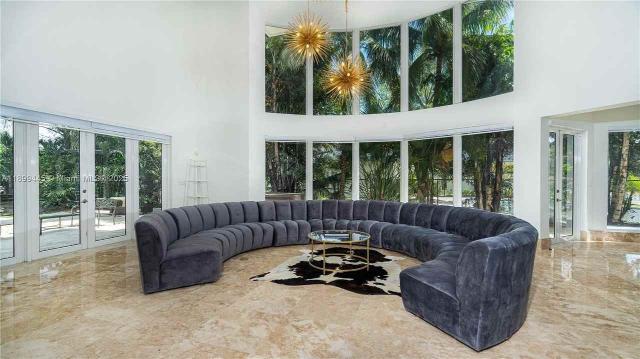 112 Nw 14th Way - Photo 3 of 42