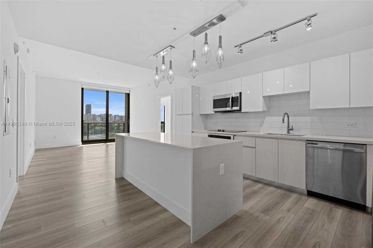 101 Diplomat Parkway #604