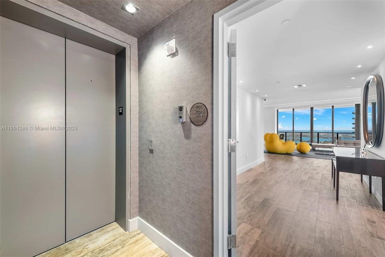 650 Ne 32nd St - Photo 3 of 42