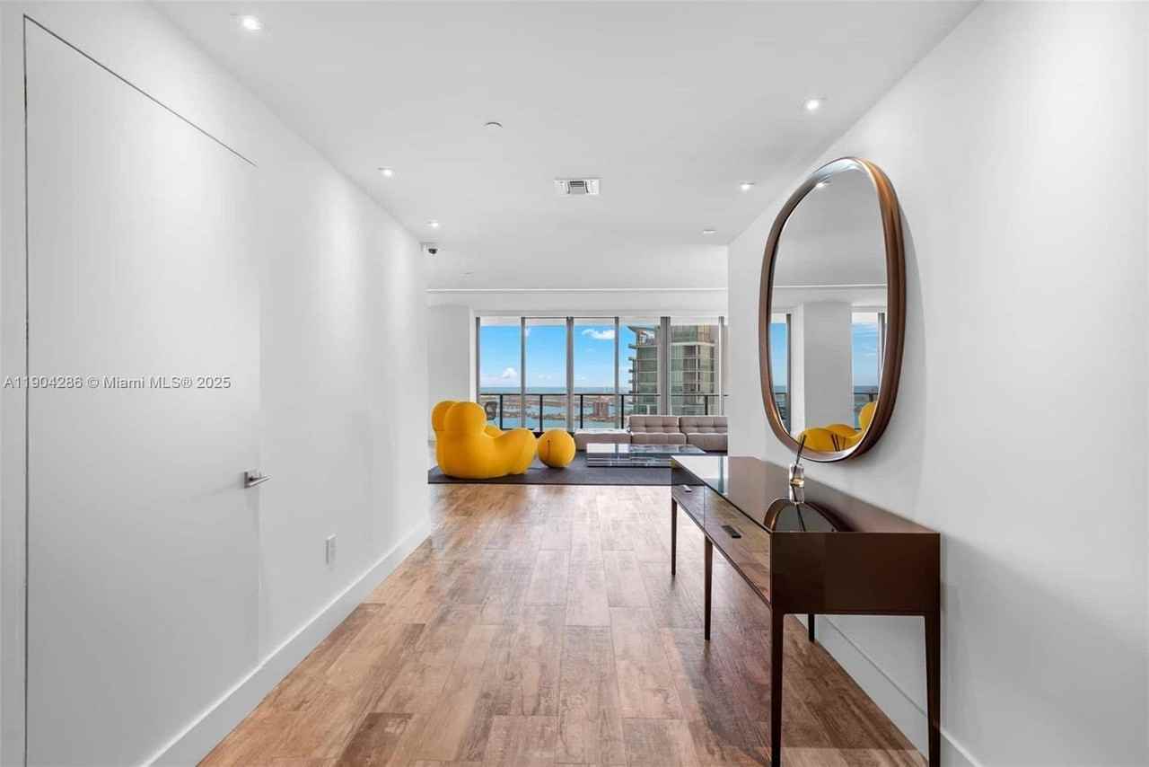 650 Ne 32nd St - Photo 4 of 42