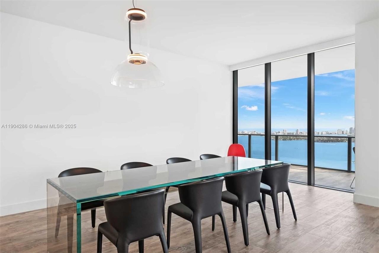 650 Ne 32nd St - Photo 6 of 42