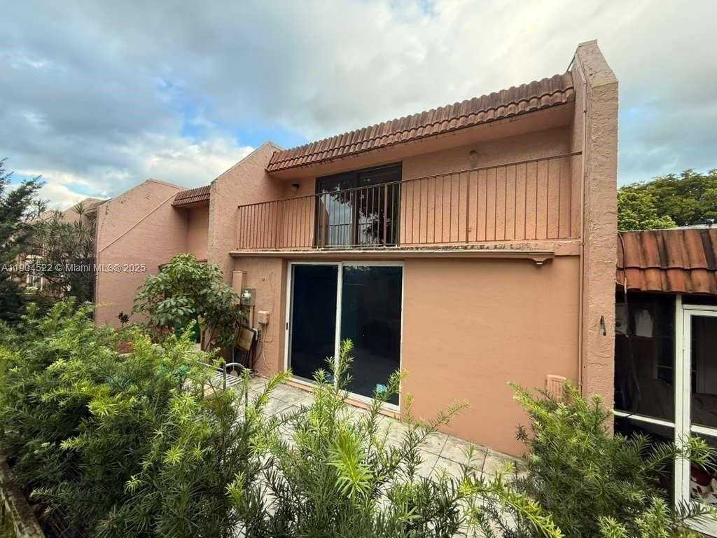 23 North Valencia Drive #2-32 - Photo 2 of 38