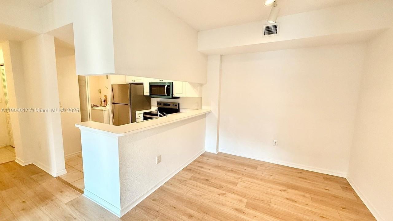 2808 Amalei Dr #203 - Photo 4 of 25