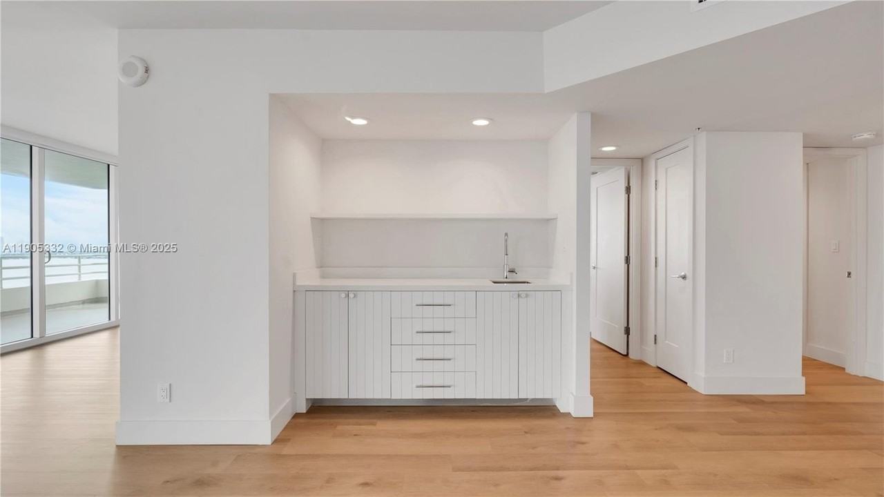 555 Northeast 34th Street #701 - Photo 6 of 44