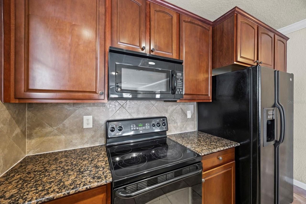 903 Charo Pkwy #823 - Photo 4 of 27