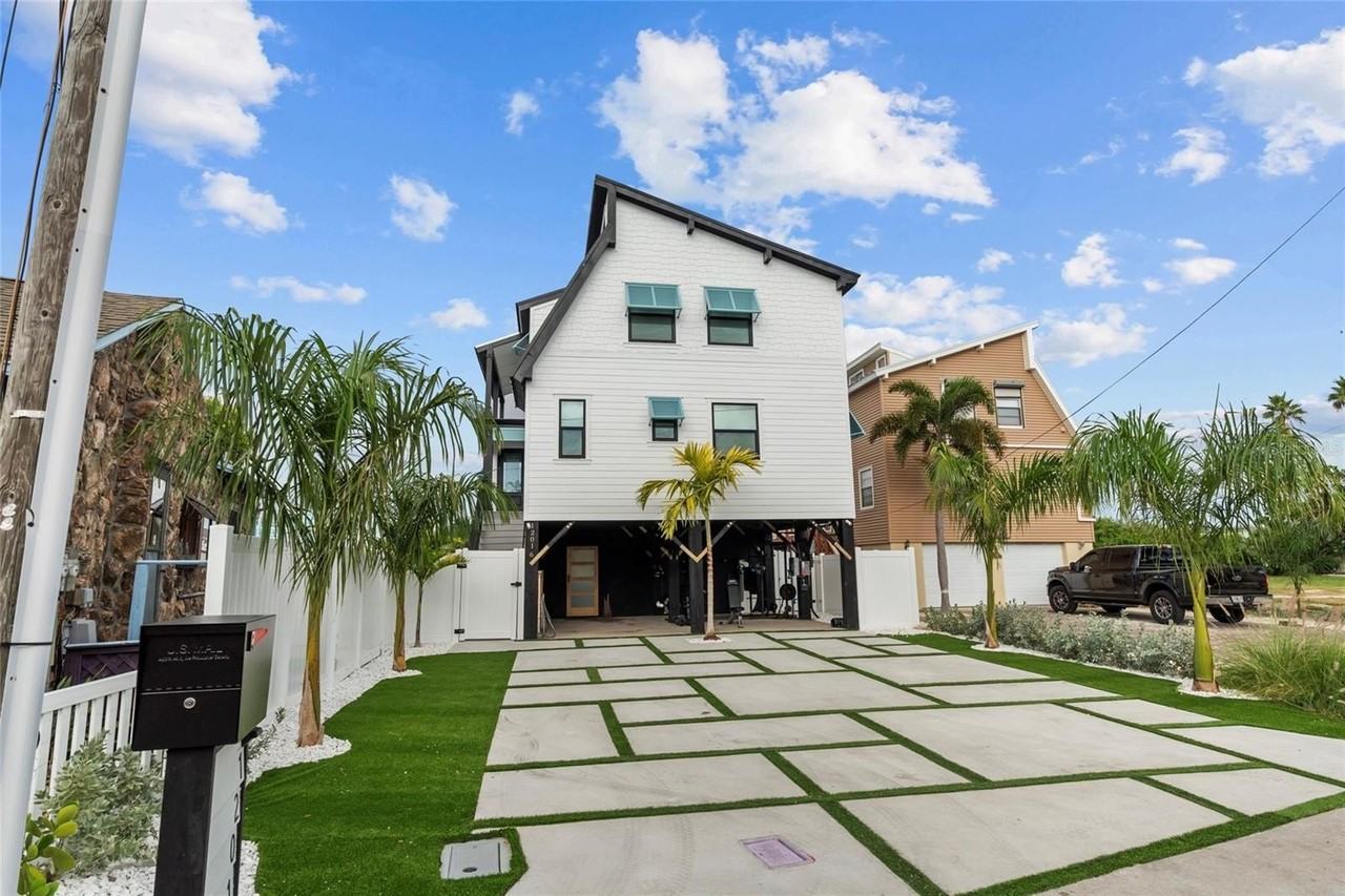 12016 Lagoon Ln - Photo 2 of 39