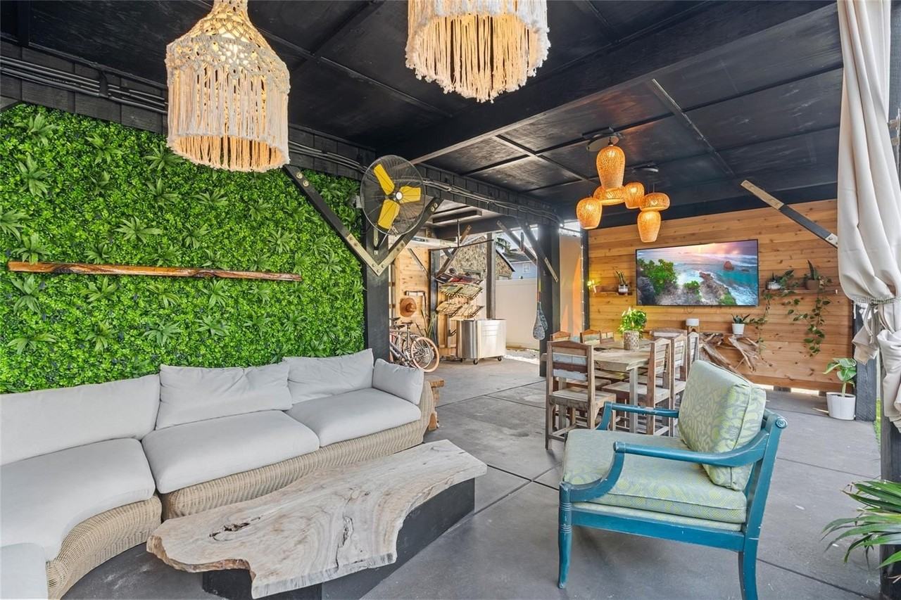 12016 Lagoon Ln - Photo 4 of 39