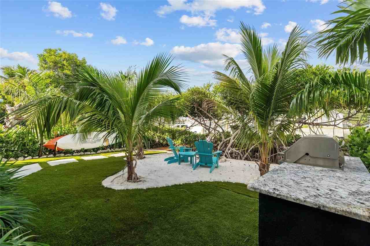 12016 Lagoon Ln - Photo 6 of 39