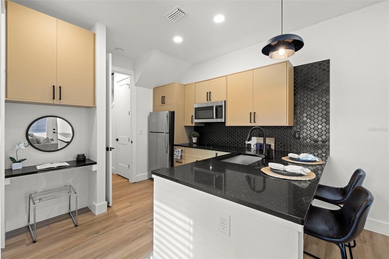 212 West Euclid Avenue #B - Photo 4 of 33