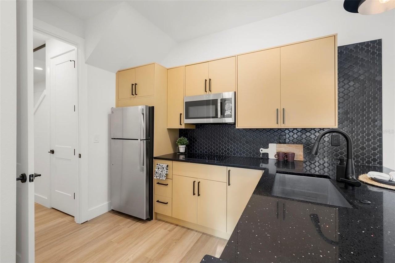 212 West Euclid Avenue #B - Photo 5 of 33