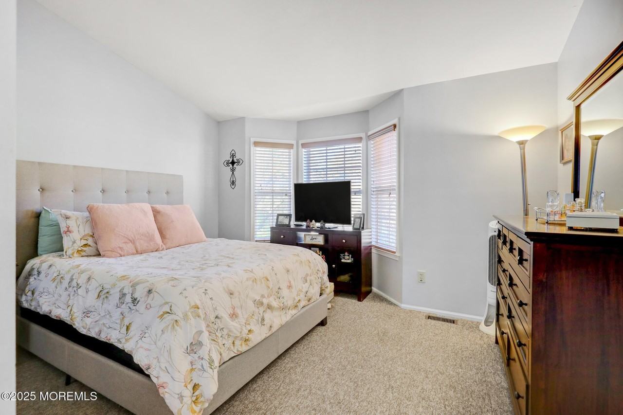 434 Hampton Court #12-5 - Photo 3 of 13