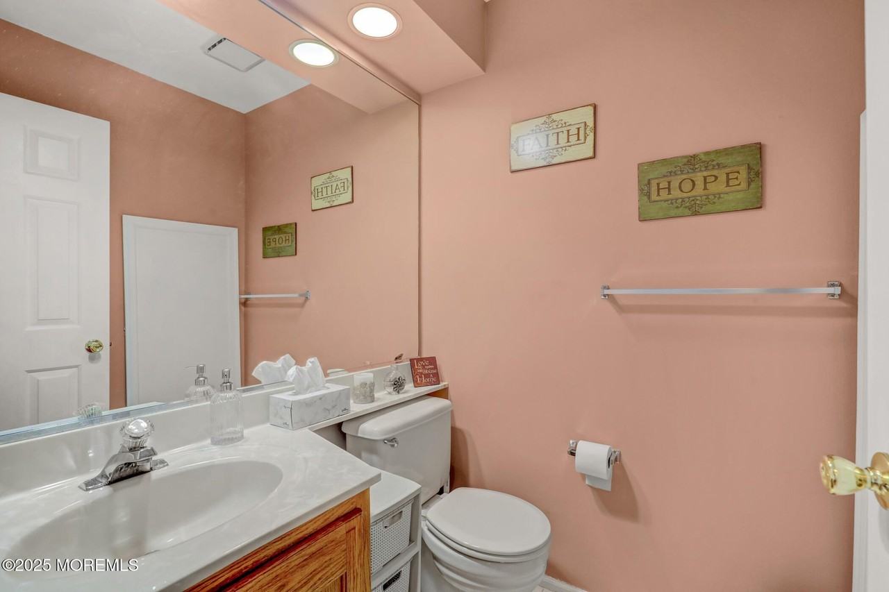 434 Hampton Court #12-5 - Photo 5 of 13