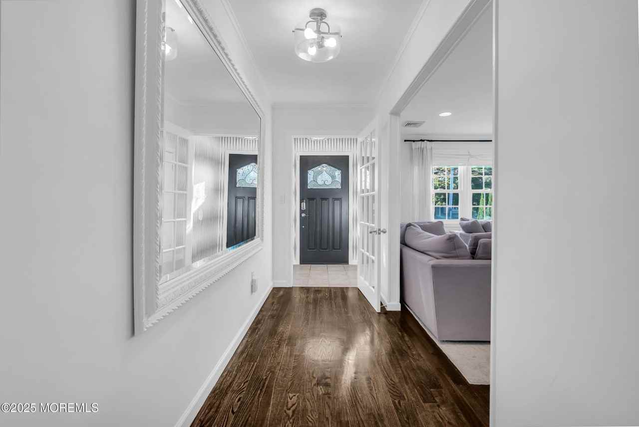 1037 Woodgate Ave - Photo 2 of 27