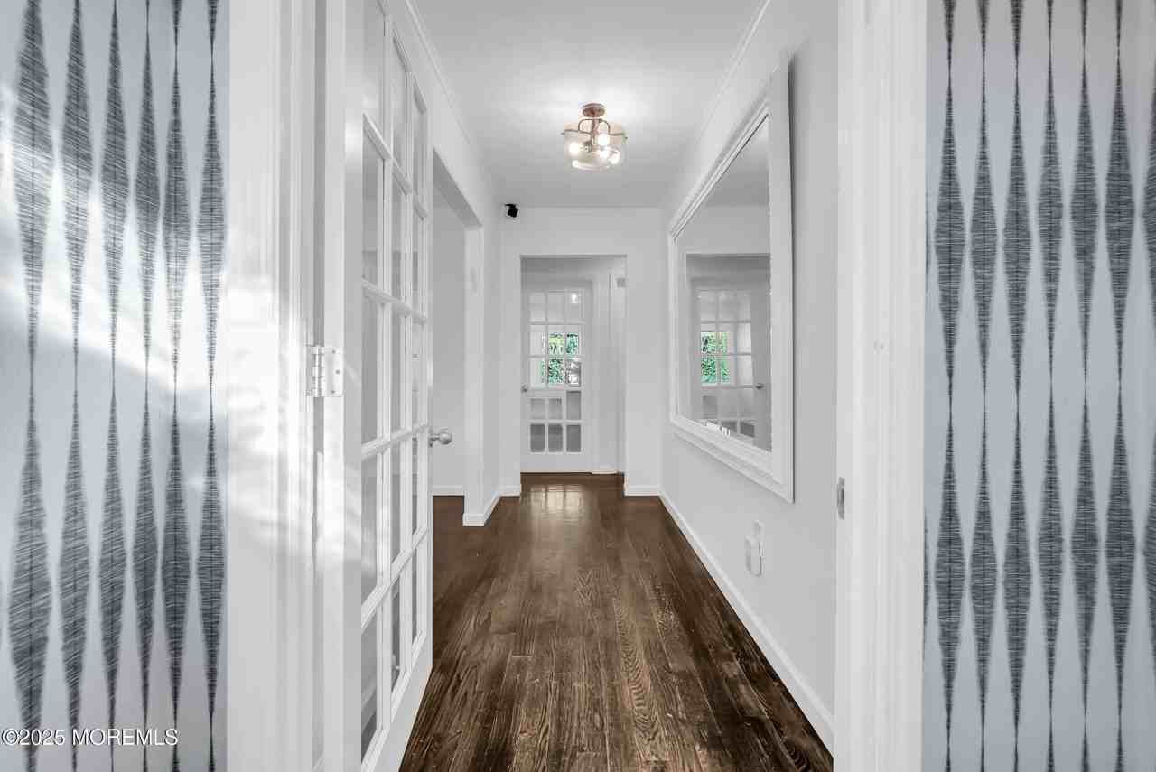 1037 Woodgate Ave - Photo 3 of 27