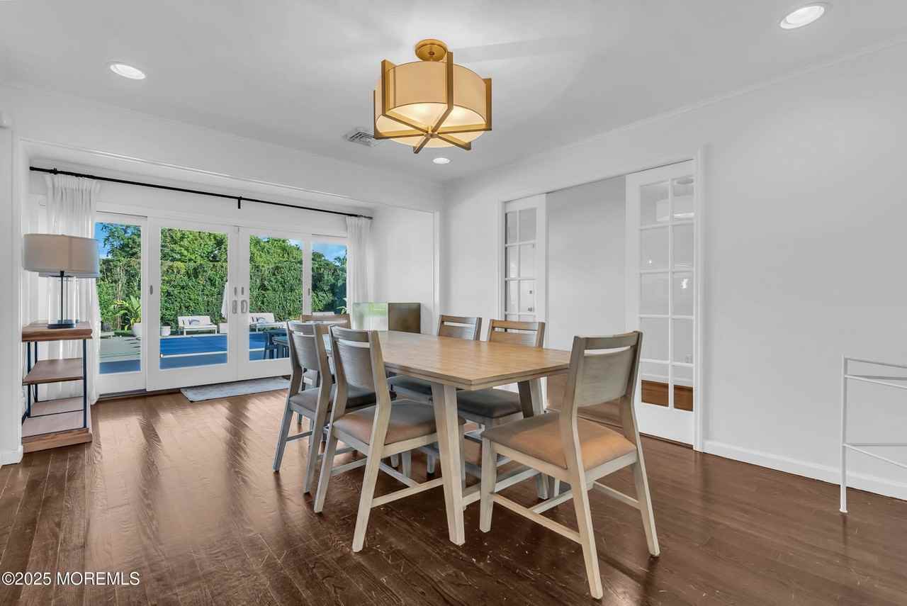 1037 Woodgate Ave - Photo 6 of 27