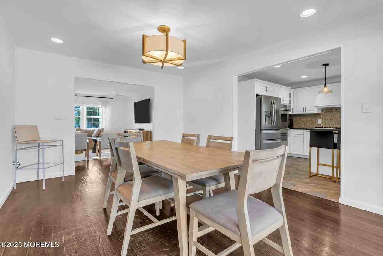 1037 Woodgate Ave - Photo 7 of 27