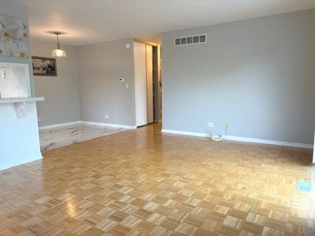 2S717 Winchester Cir E #4 - Photo 4 of 14