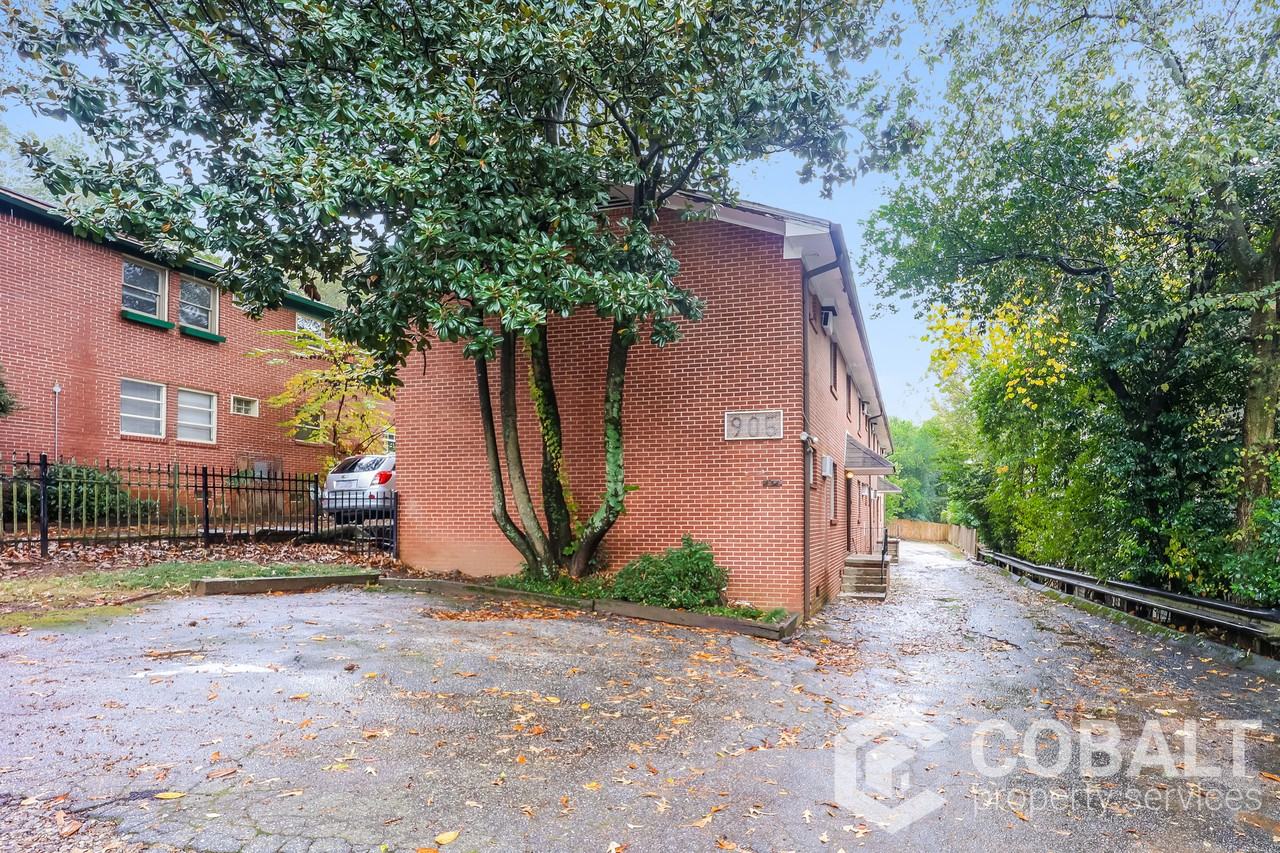 905 Greenwood Ave Ne #03 - Photo 2 of 16