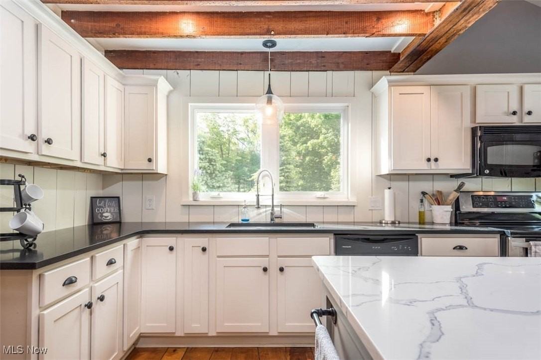 6287 Riverview Rd - Photo 7 of 37