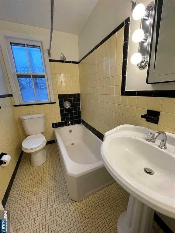 88 Franklin Tpke - Photo 6 of 10