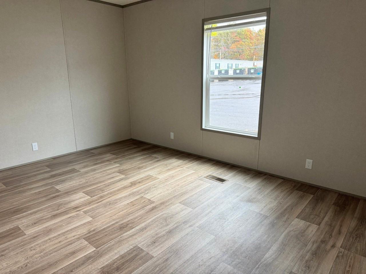 563 Travis Way - Photo 4 of 8