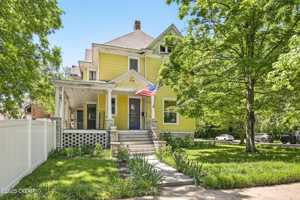 featured image of 524 W 5th St