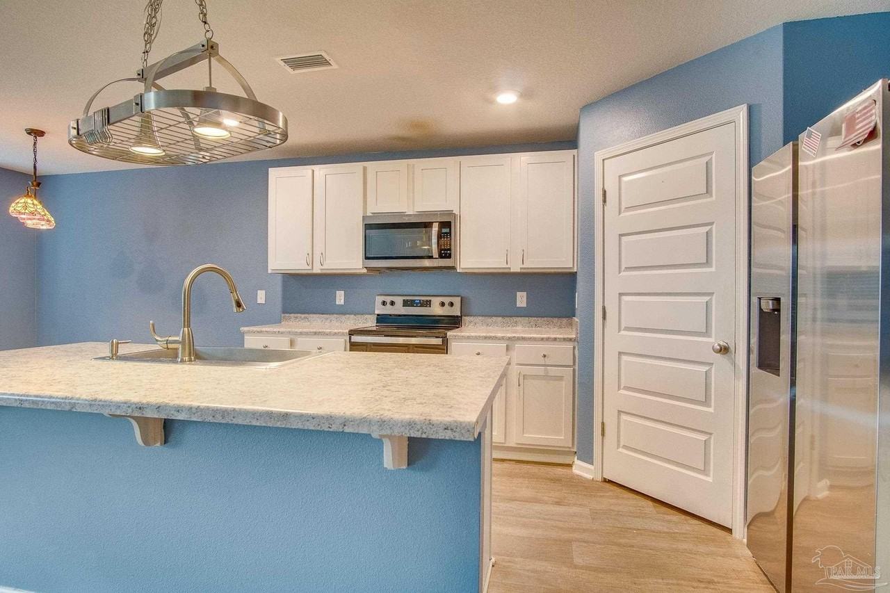 10589 Queens Gate Cir - Photo 5 of 43